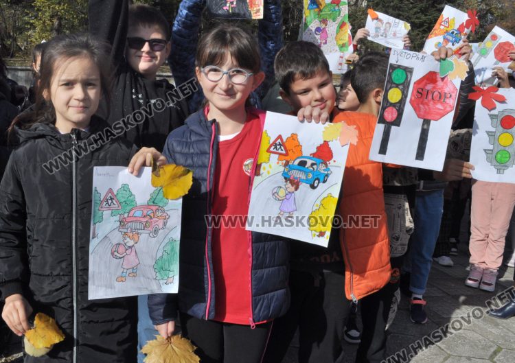 Пътна полиция, БЧК и ученици с послания към шофьорите за толерантност на пътя 