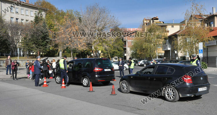 Пътна полиция, БЧК и ученици с послания към шофьорите за толерантност на пътя 