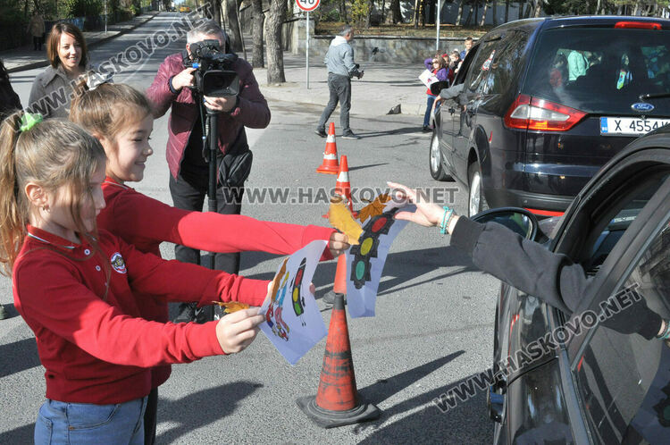 Пътна полиция, БЧК и ученици с послания към шофьорите за толерантност на пътя 