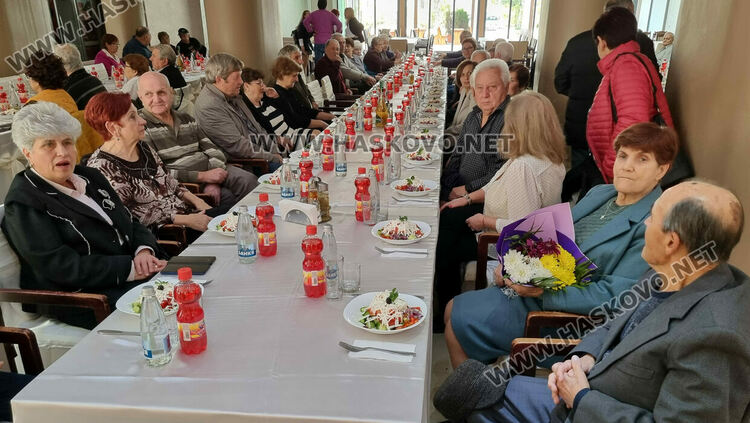 52 двойки от Димитровград повториха отново брачните си клетви в Деня на християнското семейство