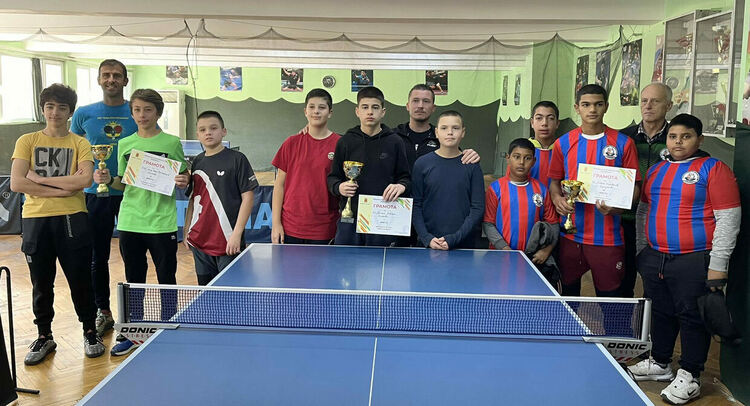 Започнаха ученическите игри по бадминтон и тенис на маса