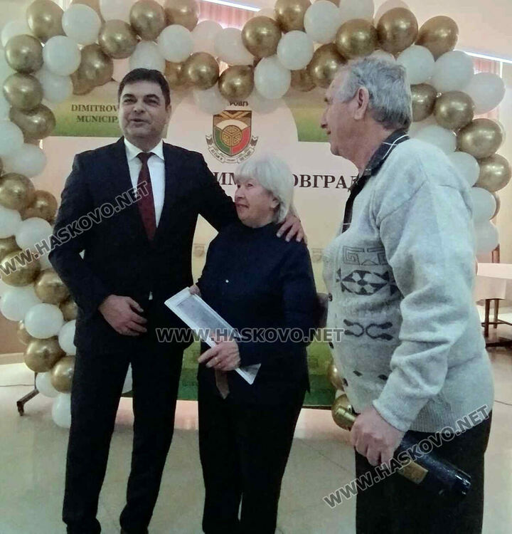 52 двойки от Димитровград повториха отново брачните си клетви в Деня на християнското семейство