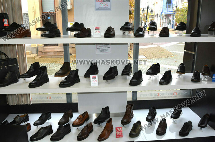 „Черен петък“ за ръкоделия, дрехи, обувки и техника в Хасково