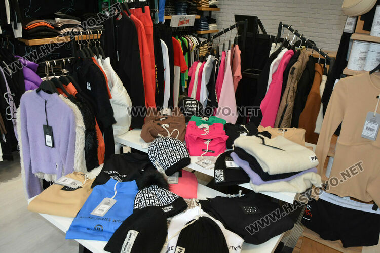 „Черен петък“ за ръкоделия, дрехи, обувки и техника в Хасково