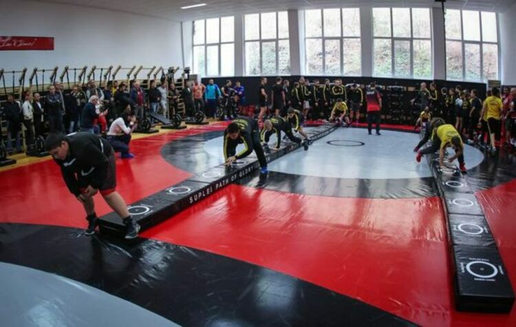 Откриха обновената Зала „Суплес