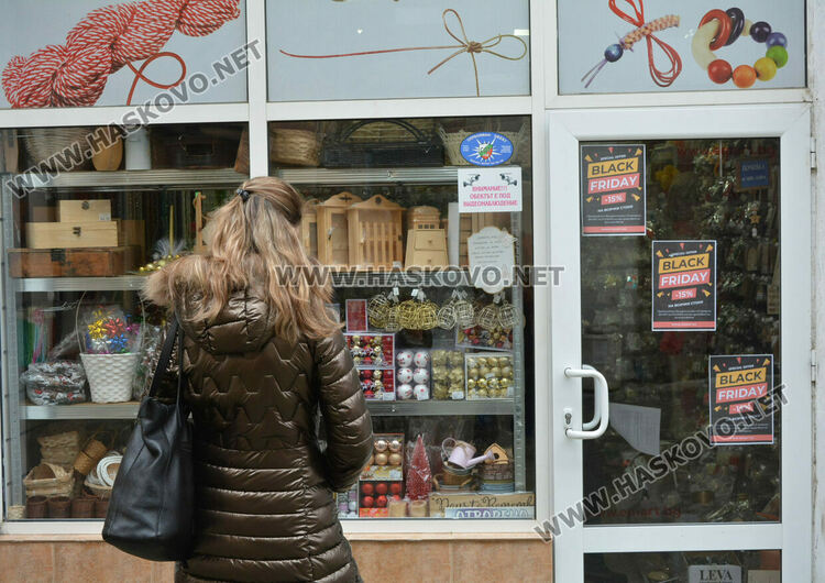 „Черен петък“ за ръкоделия, дрехи, обувки и техника в Хасково