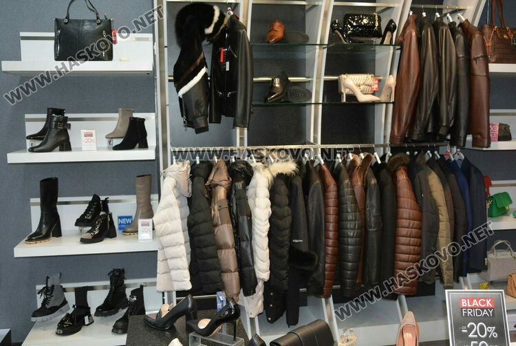 „Черен петък“ за ръкоделия, дрехи, обувки и техника в Хасково