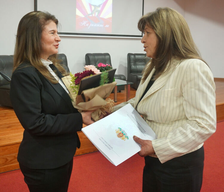 Светлана Николова с премиера на книгата си „На раменете ми“