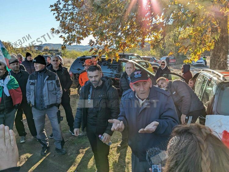 Недоволните риболовци от Кърджалийско вдигат 300 души на протест в Еленовото стопанство, искат разрешение от Община Момчилград