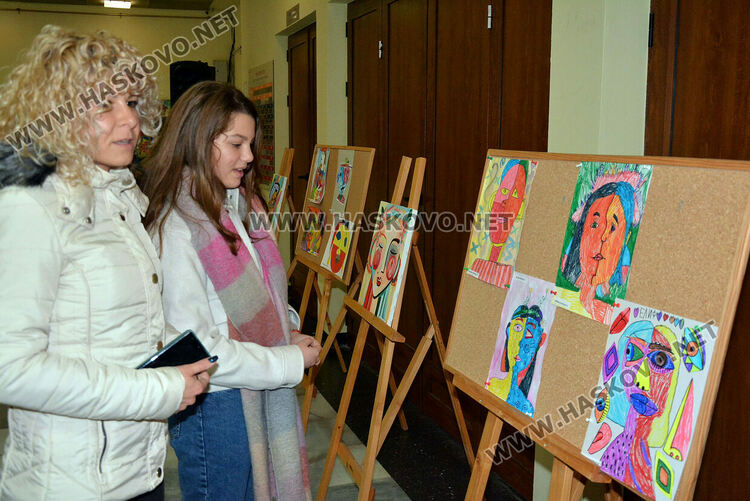 Арт школа „Дъга“ откри изложба „В духа на Пикасо“