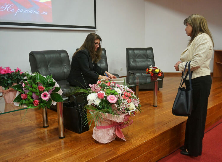 Светлана Николова с премиера на книгата си „На раменете ми“