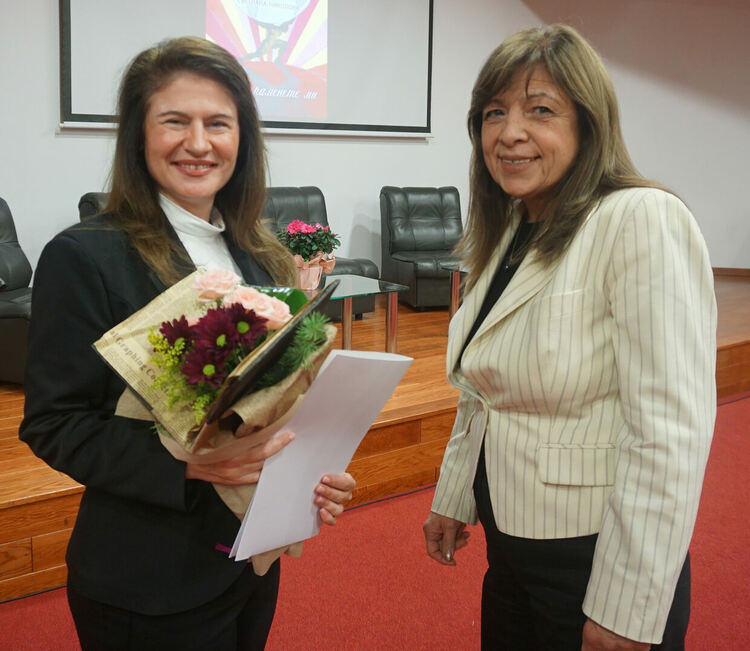 Светлана Николова с премиера на книгата си „На раменете ми“