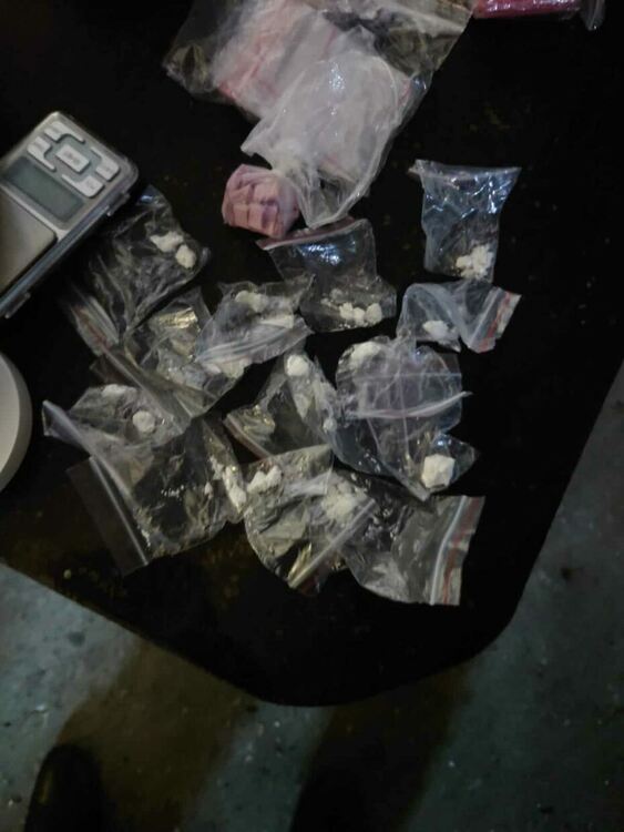 Спипаха четирима мъже с дрога при полицейска акция