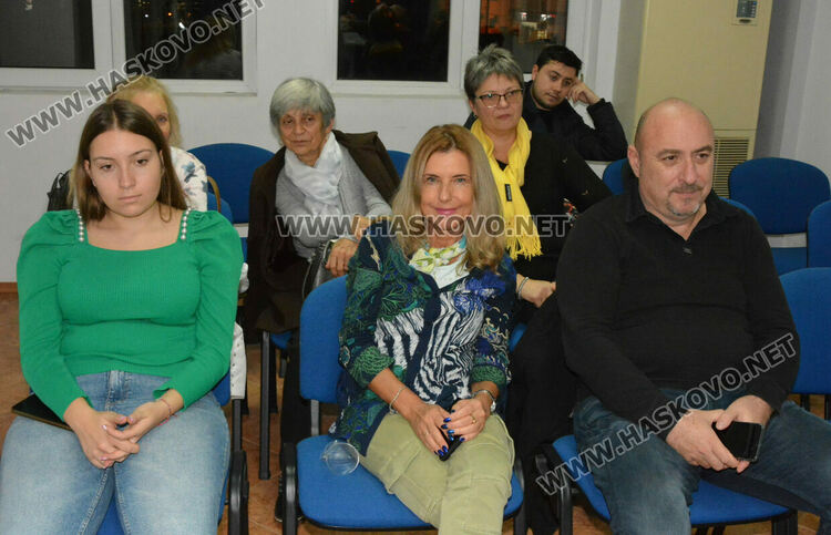 Съдия Иван Стоилов представи два романа в Хасково