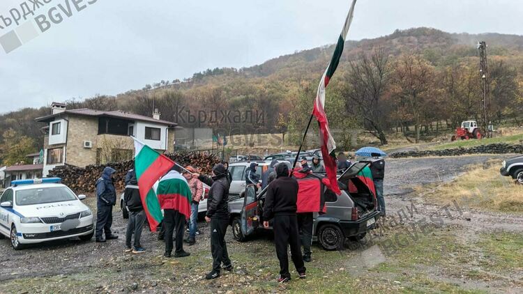 Протестиращите риболовци внесоха жалби в Прокуратурата и Министерството на земеделието срещу ръководството на Еленовото стопанство, ще се борят до край/снимки/