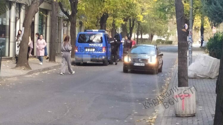 И полицаи погнаха неправилно паркиращи в центъра на Кърджали