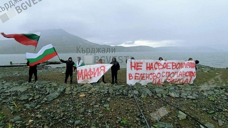 Протестиращите риболовци внесоха жалби в Прокуратурата и Министерството на земеделието срещу ръководството на Еленовото стопанство, ще се борят до край/снимки/