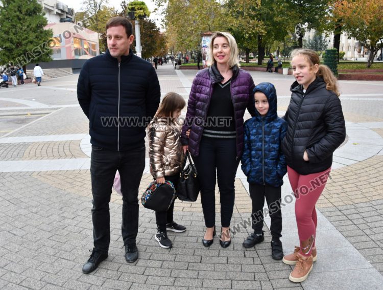 Ученичка от Хасково с акция за набиране на средства за изхранване на бездомни животни