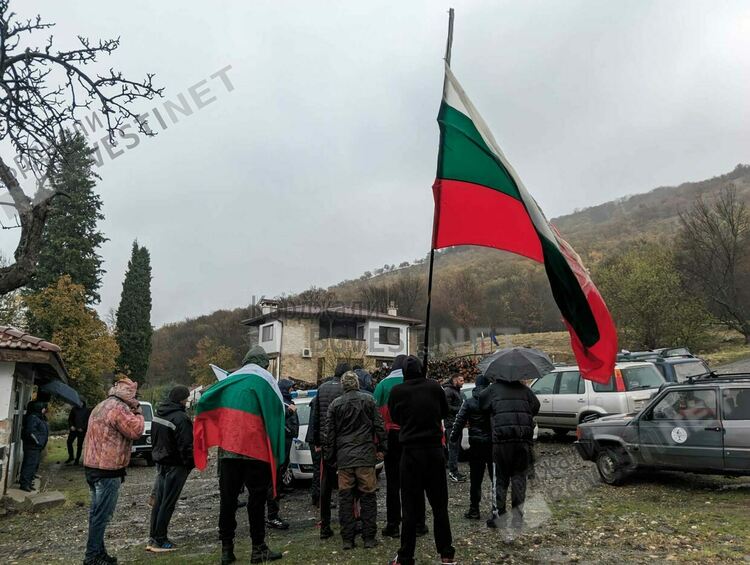 Протестиращите риболовци внесоха жалби в Прокуратурата и Министерството на земеделието срещу ръководството на Еленовото стопанство, ще се борят до край/снимки/