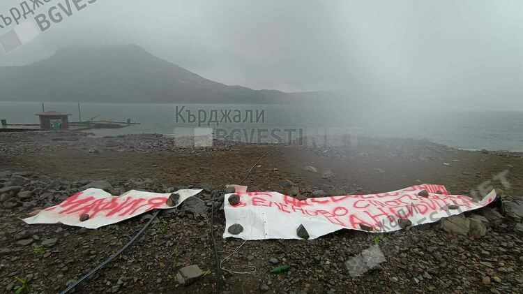 Протестиращите риболовци внесоха жалби в Прокуратурата и Министерството на земеделието срещу ръководството на Еленовото стопанство, ще се борят до край/снимки/
