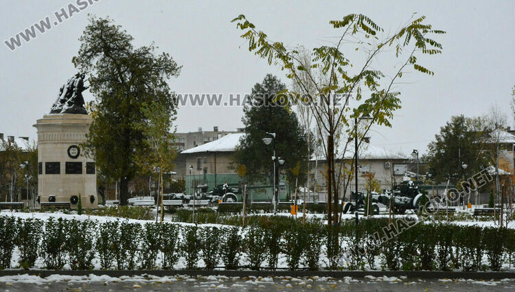 Първият сняг зарадва хасковлии и най-вече децата