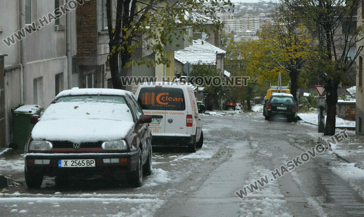Първият сняг зарадва хасковлии и най-вече децата