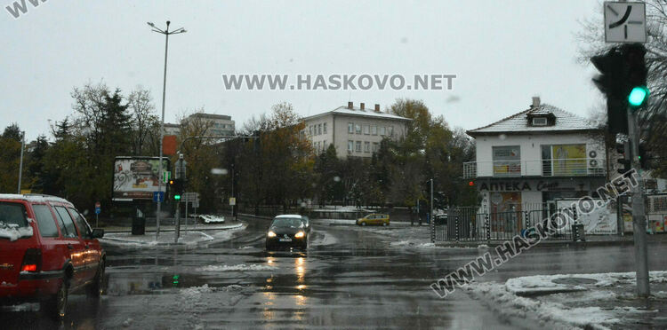 Първият сняг зарадва хасковлии и най-вече децата