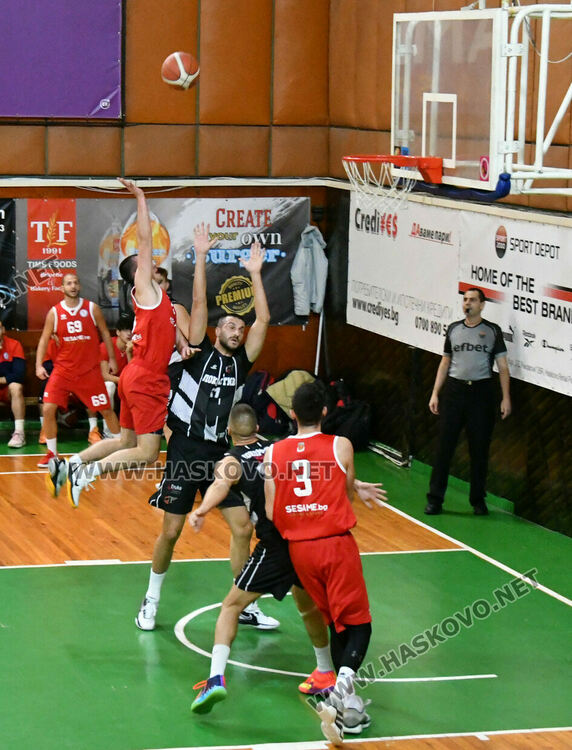 В инфарктен мач „Хасково“ победи „Локомотив“ с 1 точка разлика