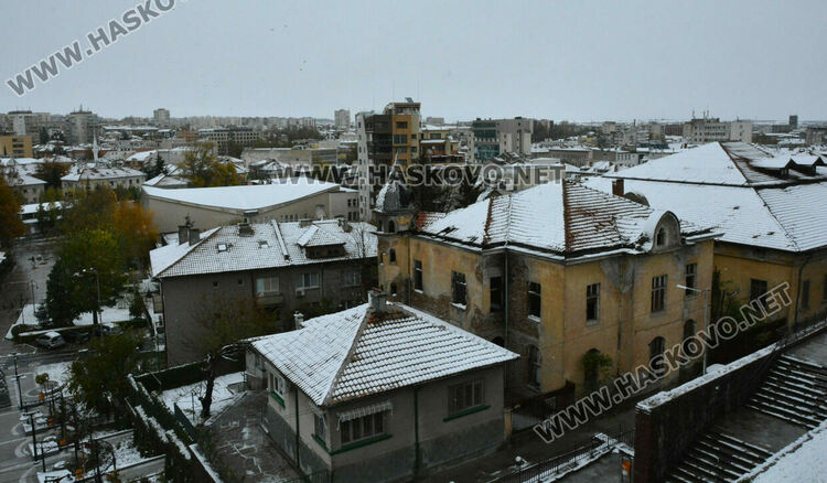 Първият сняг зарадва хасковлии и най-вече децата