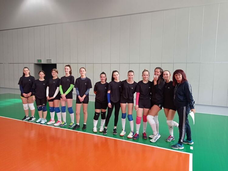 В ППМГ "Васил Левски" - Смолян се оказаха почитатели на волейбола