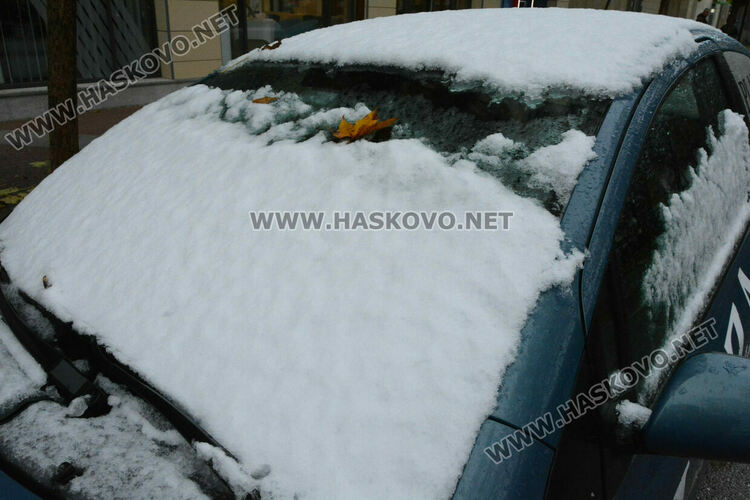 Първият сняг зарадва хасковлии и най-вече децата
