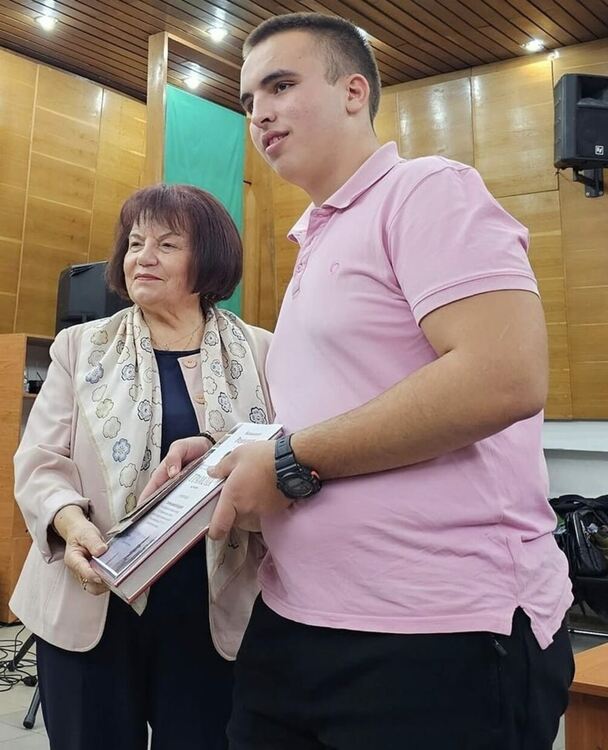 Четирима млади етнографи от Хасково с награди от национален конкурс за презентация и реферат