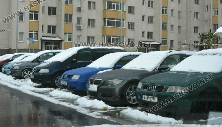 Първият сняг зарадва хасковлии и най-вече децата
