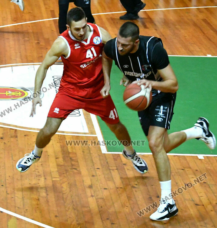 В инфарктен мач „Хасково“ победи „Локомотив“ с 1 точка разлика