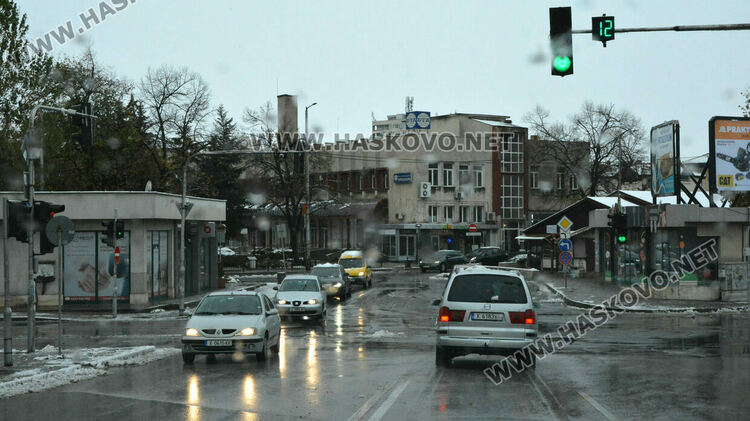 Първият сняг зарадва хасковлии и най-вече децата