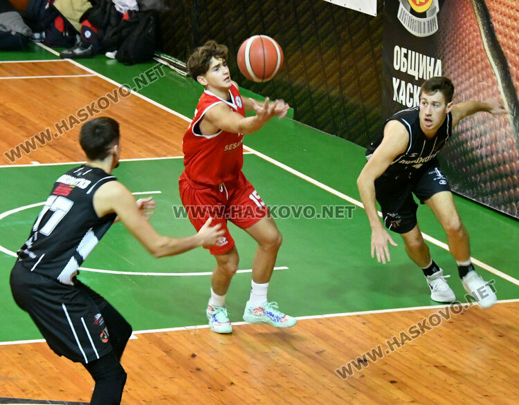 В инфарктен мач „Хасково“ победи „Локомотив“ с 1 точка разлика