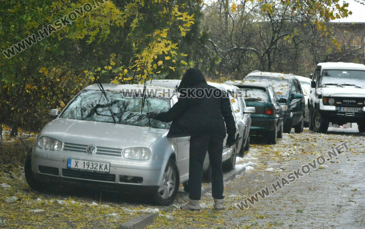 Първият сняг зарадва хасковлии и най-вече децата