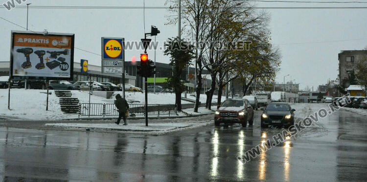 Първият сняг зарадва хасковлии и най-вече децата