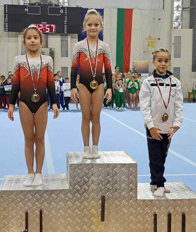 Състезателки на „Юнак“ с престижни класирания на турнир по спортна гимнастика