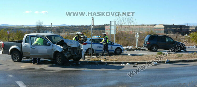 Мъж пострада при отнето предимство в катастрофа между Хасково и Узунджово