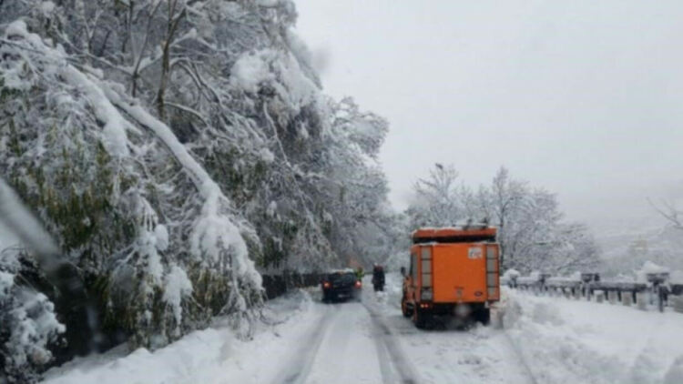 Учители от Кърджали са блокирани в Еленския Балкан