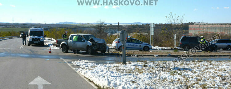 Мъж пострада при отнето предимство в катастрофа между Хасково и Узунджово