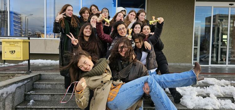 Отборът на Езиковата се класира за националния турнир по реч и дебати на английски език