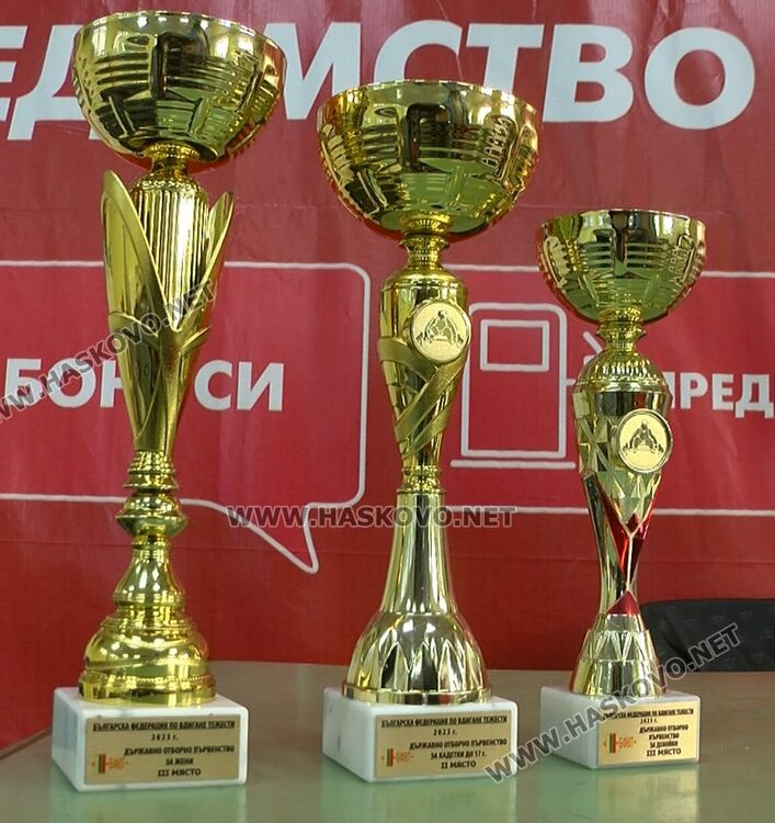 Хасковските щангистки спечелиха три купи на отборния шампионат