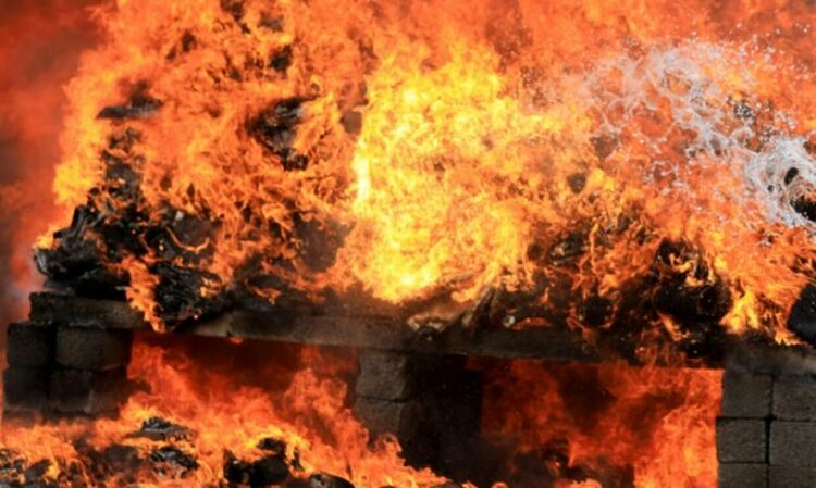 Мъж на 94 години загина, а друг пострада при пожар в къща в Земен