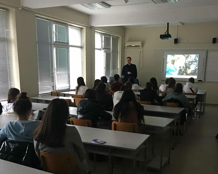 Д-р Иван Добринов разясни на тинейджърите опасностите от употребата на наркотици