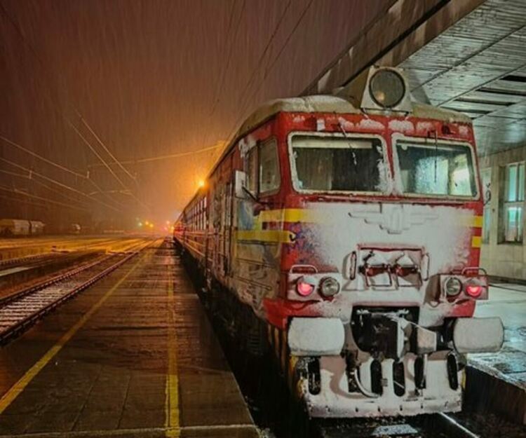 Със закъснение над 10 часа е международният влак към Димитровград