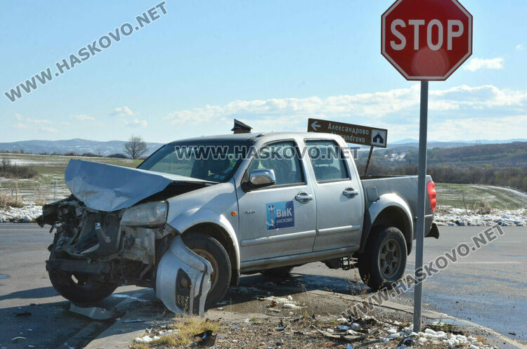 Мъж пострада при отнето предимство в катастрофа между Хасково и Узунджово
