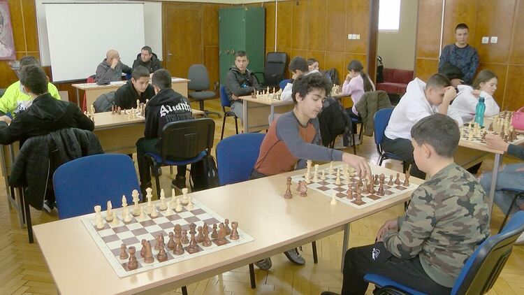 Отборите на ПМГ и на СУ „Св. Паисий Хилендарски“ са общински първенци по шах