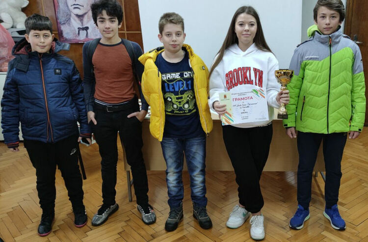 Отборите на ПМГ и на СУ „Св. Паисий Хилендарски“ са общински първенци по шах